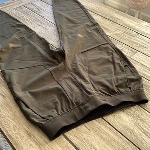 Lululemon Men ABC Jogger in Green- worn once